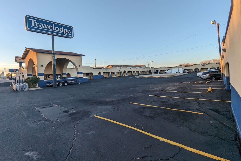 Clovis Vacations - Travelodge by Wyndham Clovis - Property Image 1