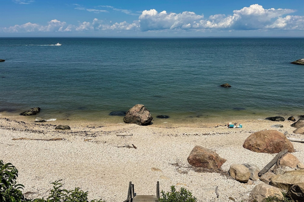 3BR Home Walk to Beach w/ Outdoor Shower & Grill