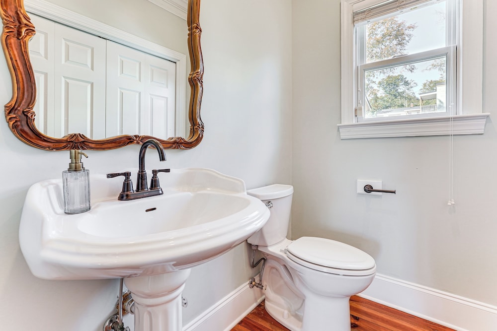 Summerville Historic Bungalow w/ Hot Tub