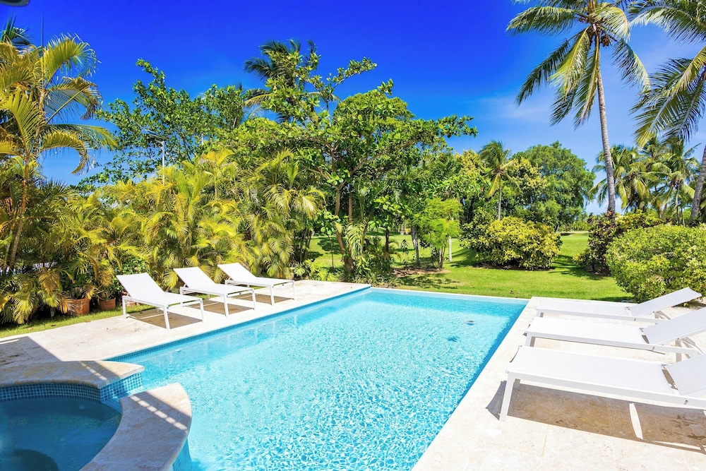 Villa Buganvilla 252 - 4BR Pool Jacuzzi Golf