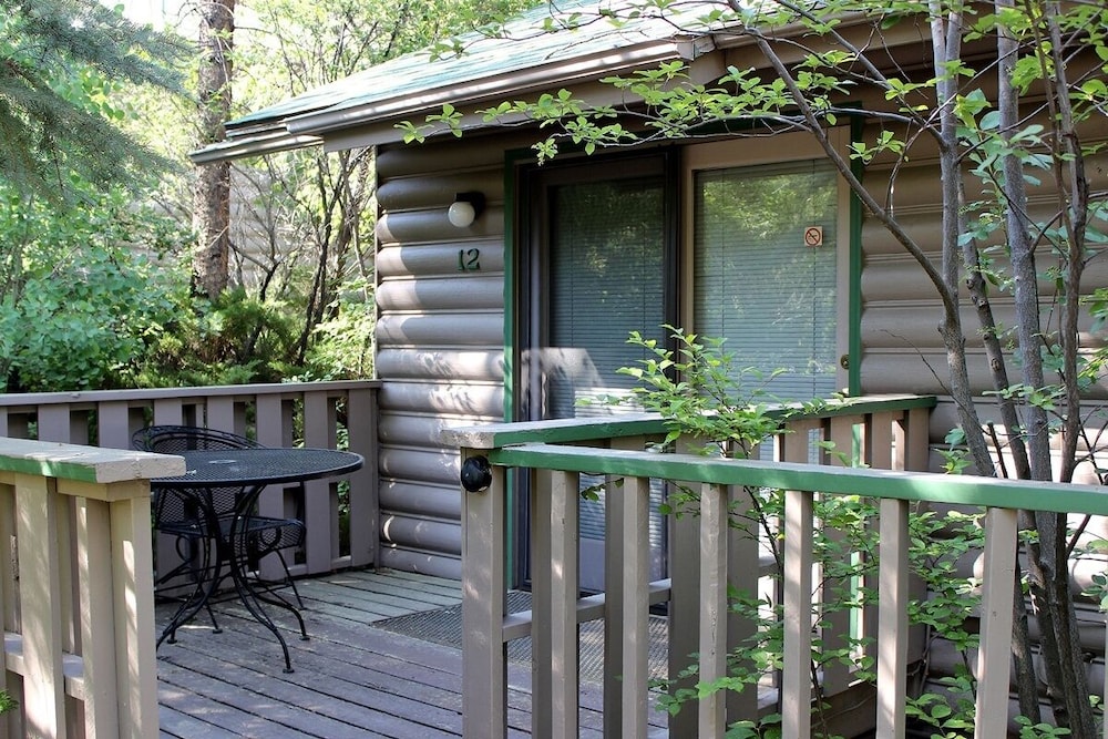 Sunnyside Knoll: 12 1 Bedroom Apts - Property Image 1
