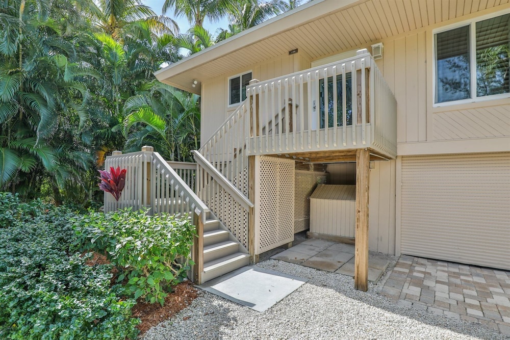 South Seas Gulf Cottage 1106 view 3