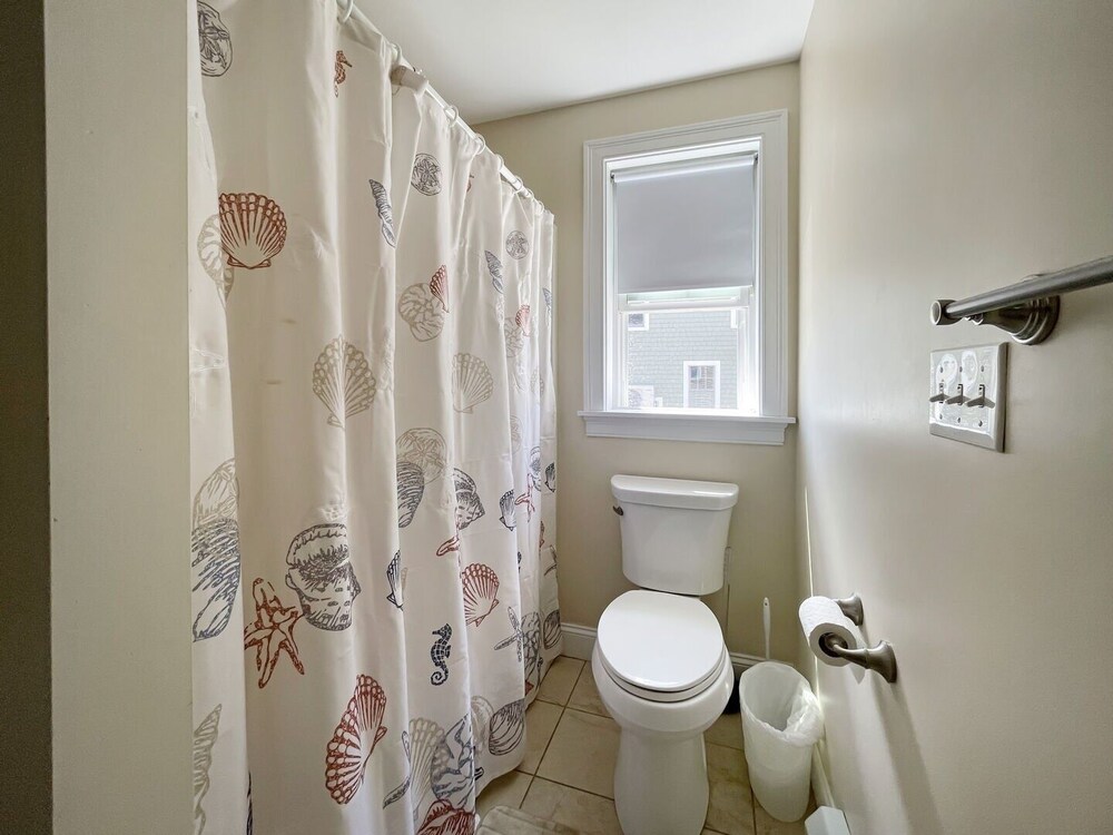 Sunnyside - Home With Ocean View 100 Yards To Moody Beach 5 Bedroom Home by RedAwning - Property Image 21