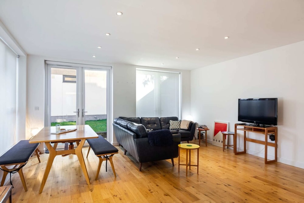 Cosy 2 Bedroom House Near Greenwich