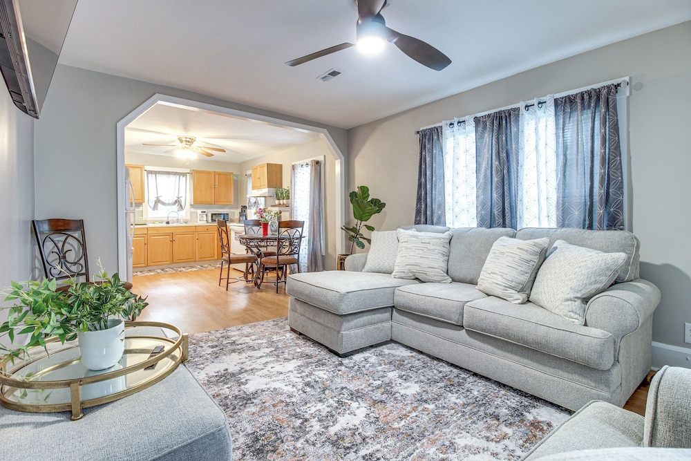 Private Patio: Cargo District, Dtwn Wilmington Apt