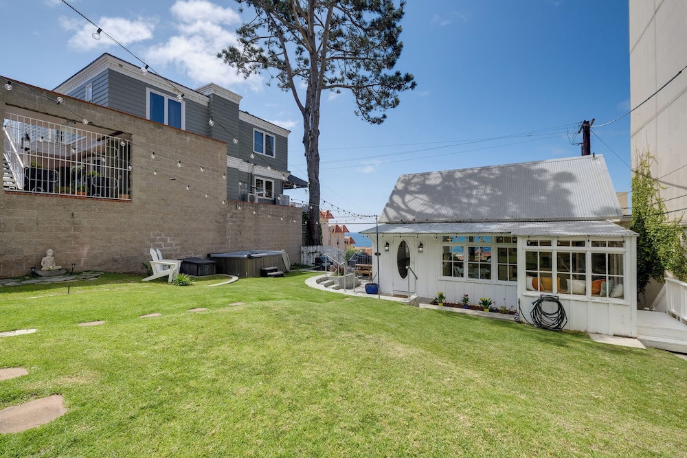 Walk to La Jolla Cove: Dtwn Cottage w/ Ocean View!