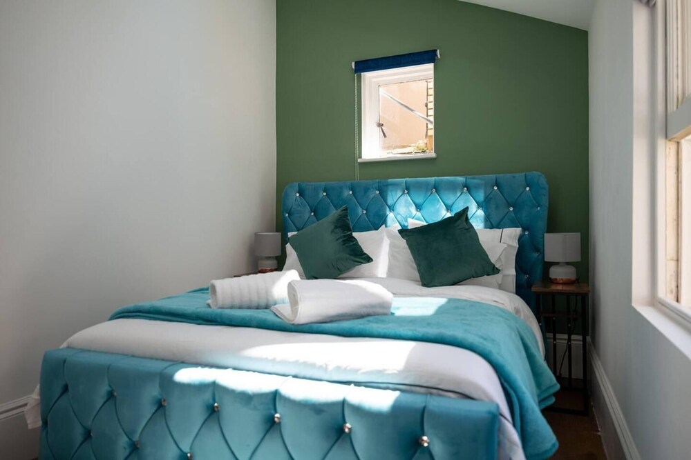 Beachfront Escape & Wow Sea Views, Luxury Retreat view 3