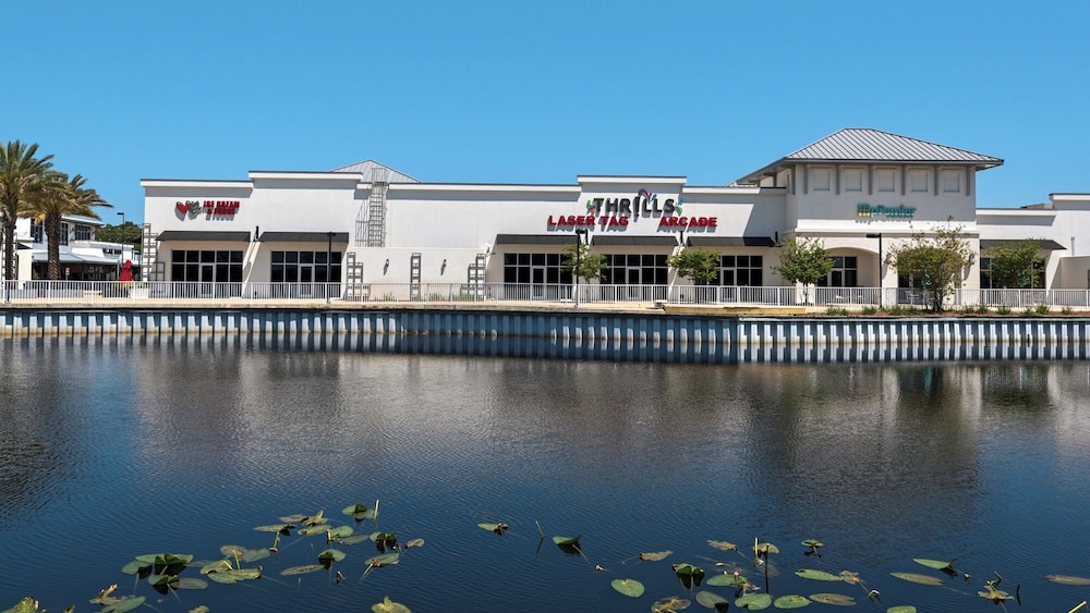 Sleeps 8 w/ Resort Pools, Tennis, Golf & Beach Access + Attraction Tickets!