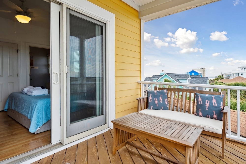 Oceanfront w Pool Panoramic Deck Views 5bdr Folly Ocean Breeze by Avantstay