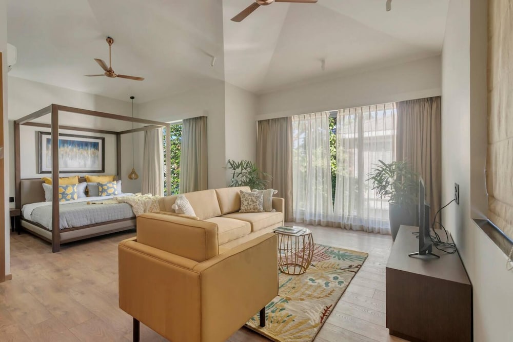 Villa Polaris by Hireavilla 4BR w Pvt Heated Pool