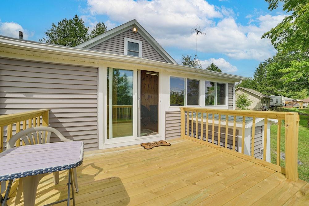 Cozy Lupton Cabin Near Trails & Lake