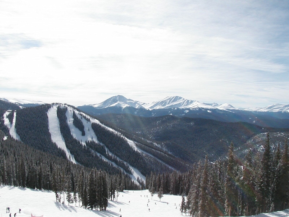 Summit County Vacations - Expedition Station 8607 by SummitCove Vacation Lodging - Property Image 4