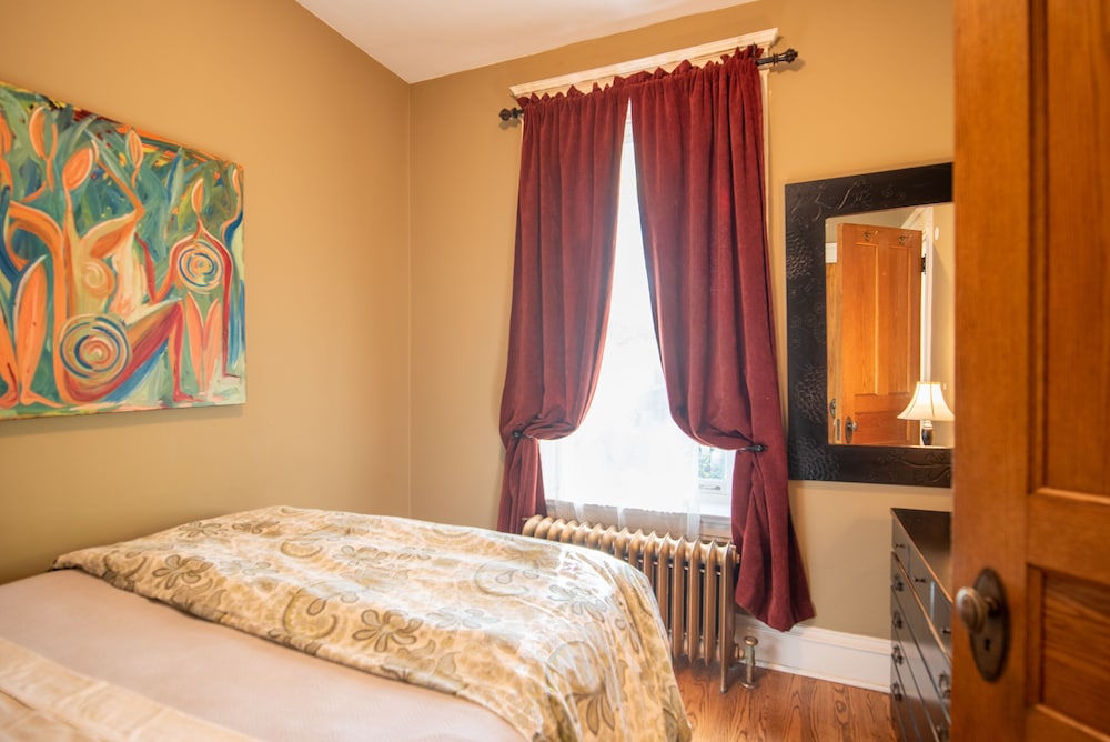 Chicago Guest House on Newport Avenue - Image 5