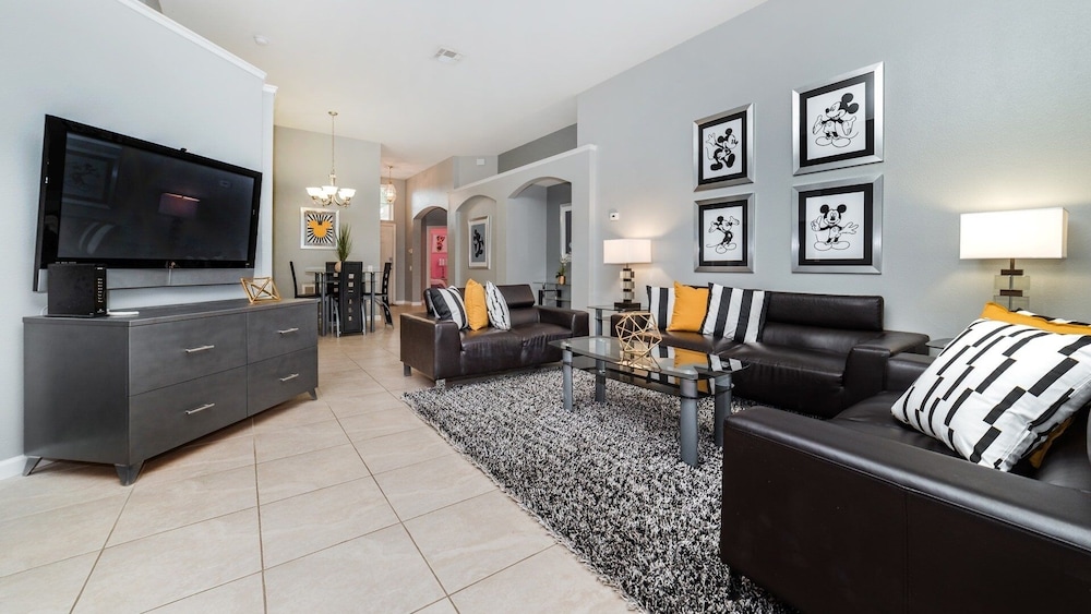 Windsor Palms Resort 4 Bedroom Home with Game Room 4 Home