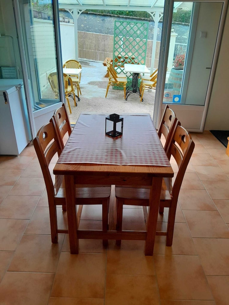 Le Relais de Jeanne en Orbigny — dining