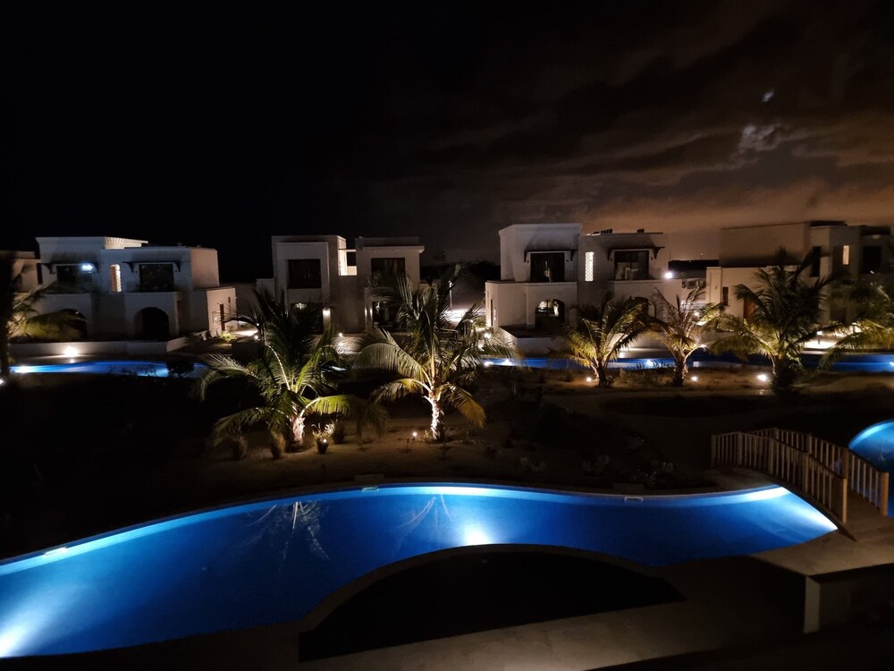 Bright Studio With Pool View Balcony