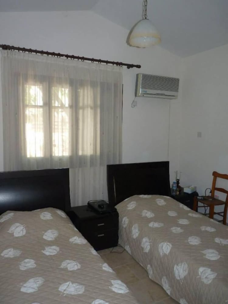 De Michanna Properties