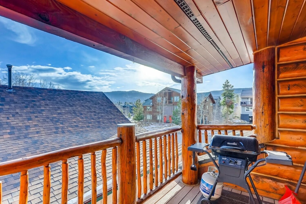 Mount Victoria Lodge #d 3 Bedroom Condo by RedAwning