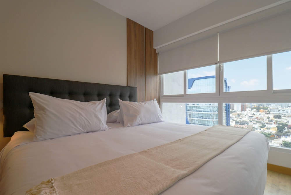 Elegant 3BR Duplex With Balcony in Miraflores
