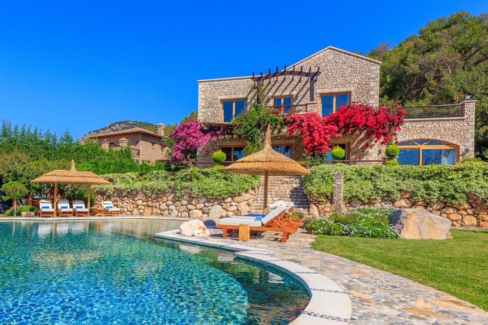 Private Island-Style Ultra Luxury Villa Estate
