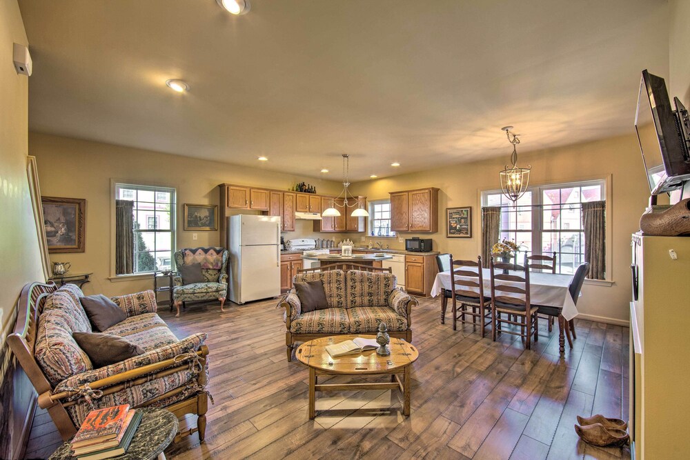 Unique Townhouse in Bavarian-style Neighborhood! - Property Image 15