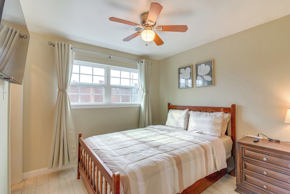 4 Mi to NRG Stadium: Quiet Home w/ Fenced Yard!