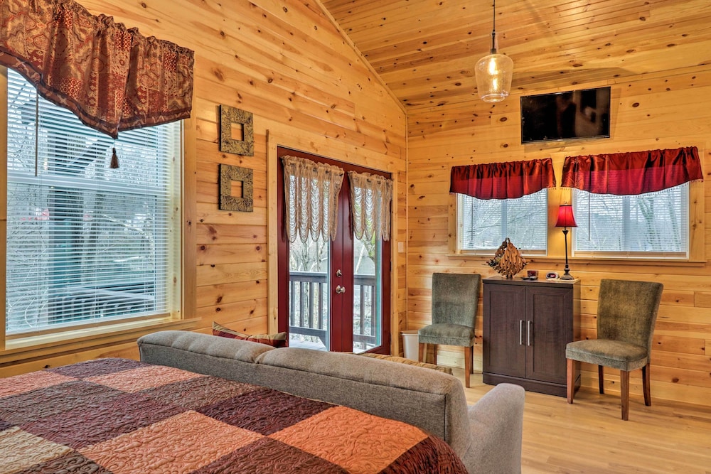 Cozy Heber Springs Cabin w/ Deck & Dock! view 2