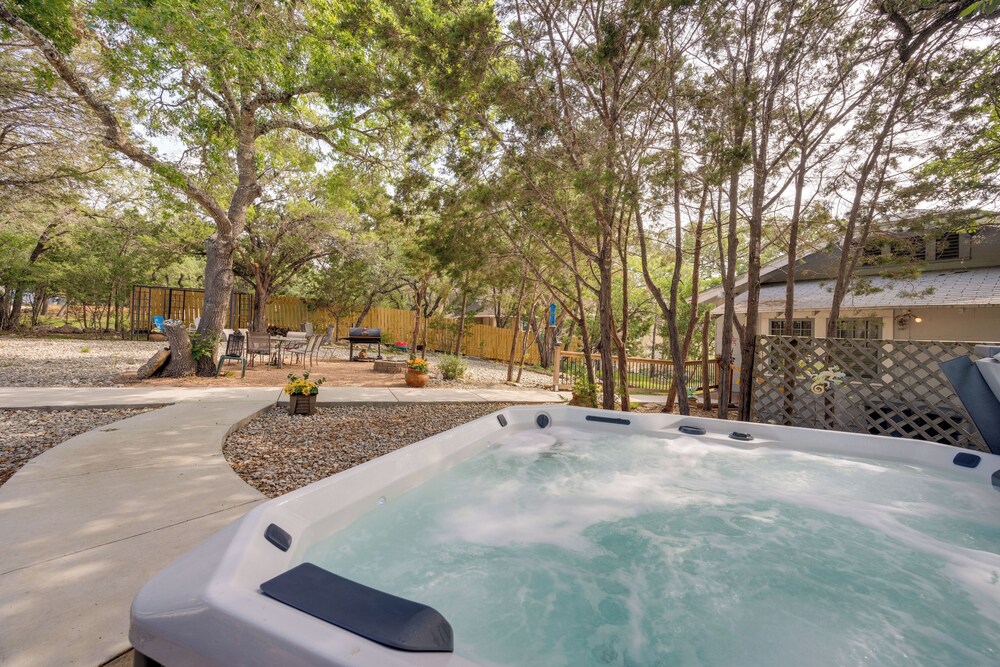 Charming Canyon Lake Cottage w/ Pool  BBQ Pit! - Property Image 1