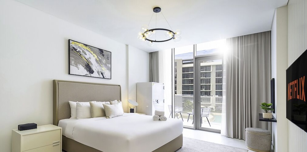 LUX Burj Khalifa Lagoon View Suite 2