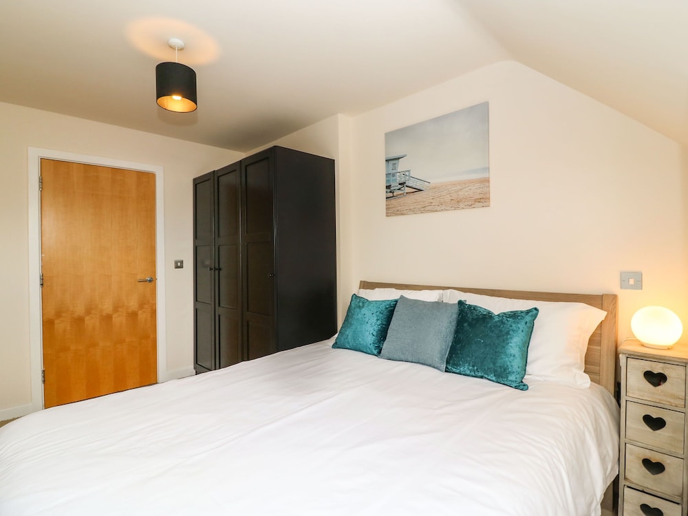 Harbour Reach 6