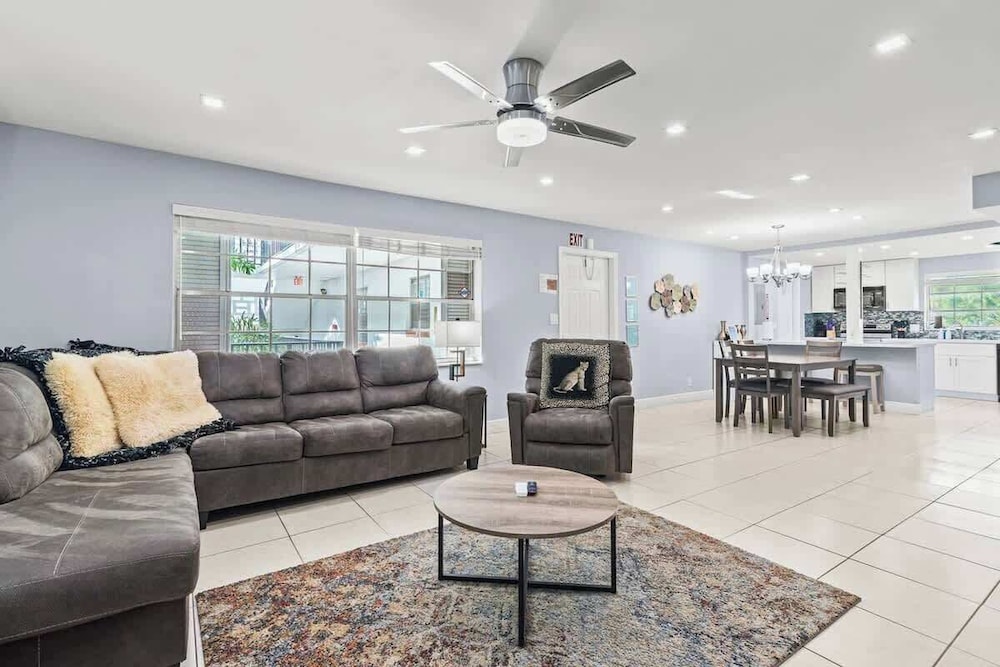 Colonial Manor Condos - Fort Lauderdale