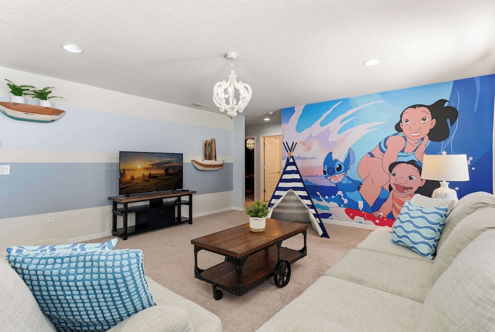 Family 6BR Home, Pool & Game Room