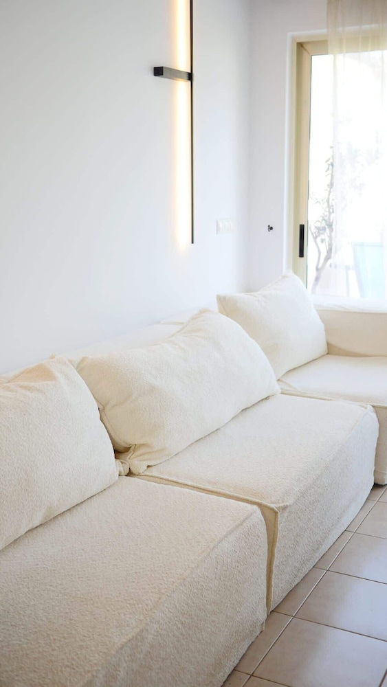 Villa Elias 1BR Upper Apt with Pool