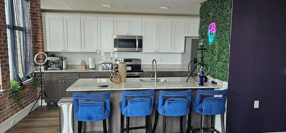 Exclusive 1Bedroom Condo view 3