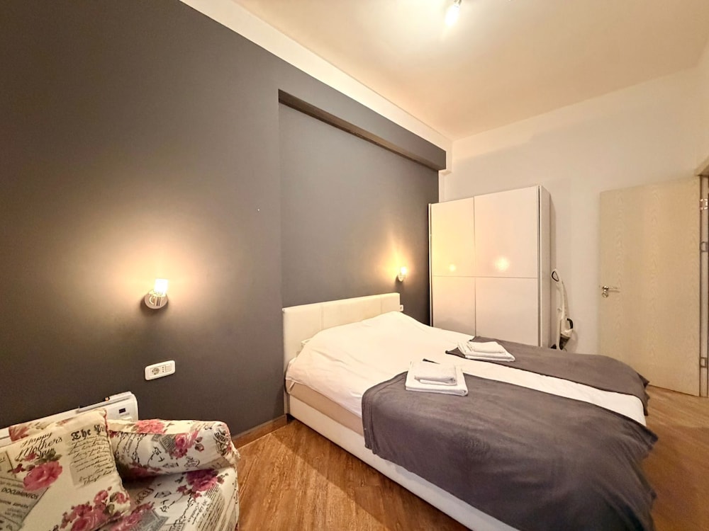 Orange Central Suites