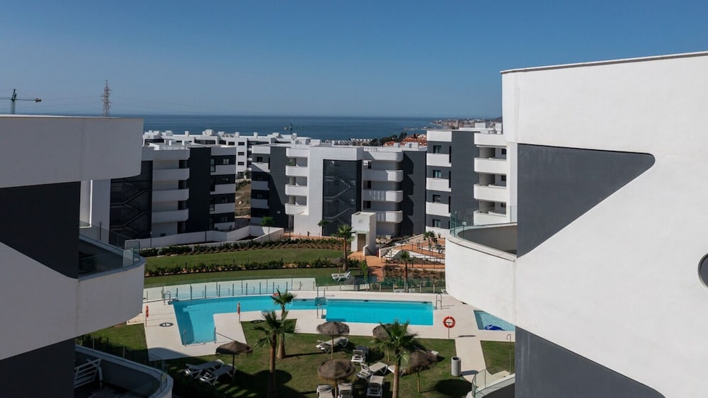 Luxury Apartment With Garden in Higueron