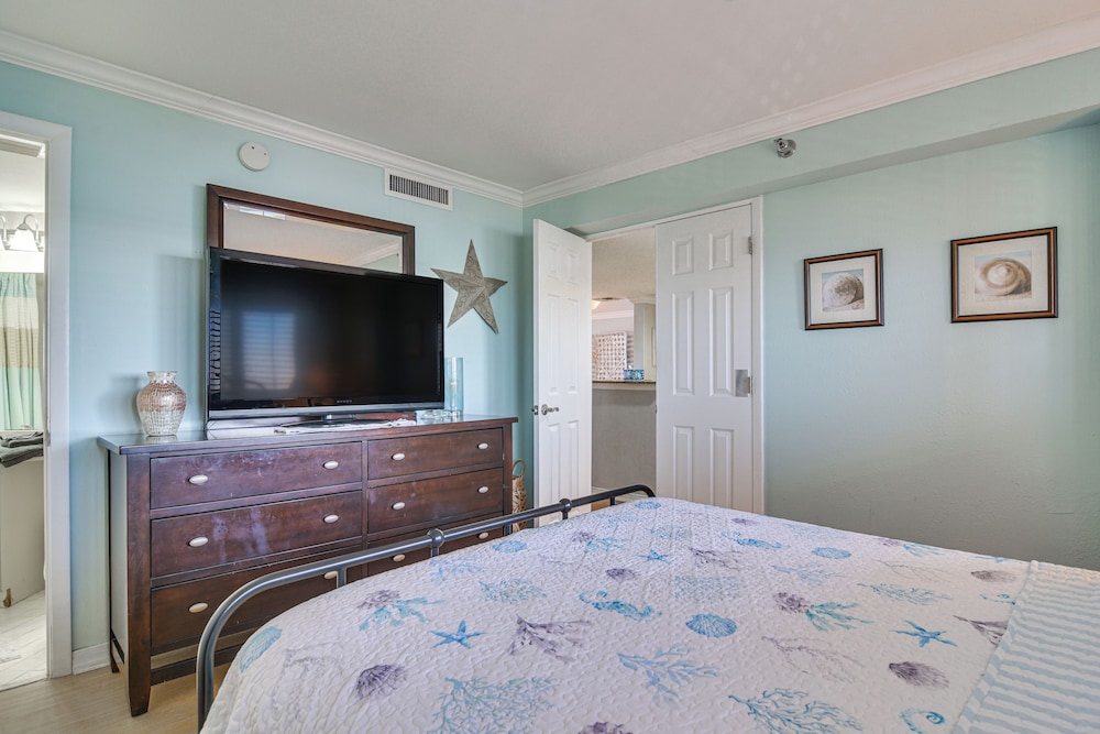 Walk to Beach & Eats: Condo w/ Pool in Clearwater!