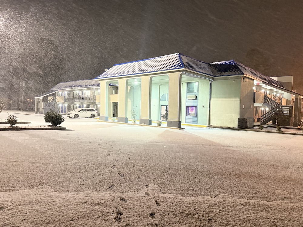 Rodeway Inn & Suites Plymouth Hwy 64