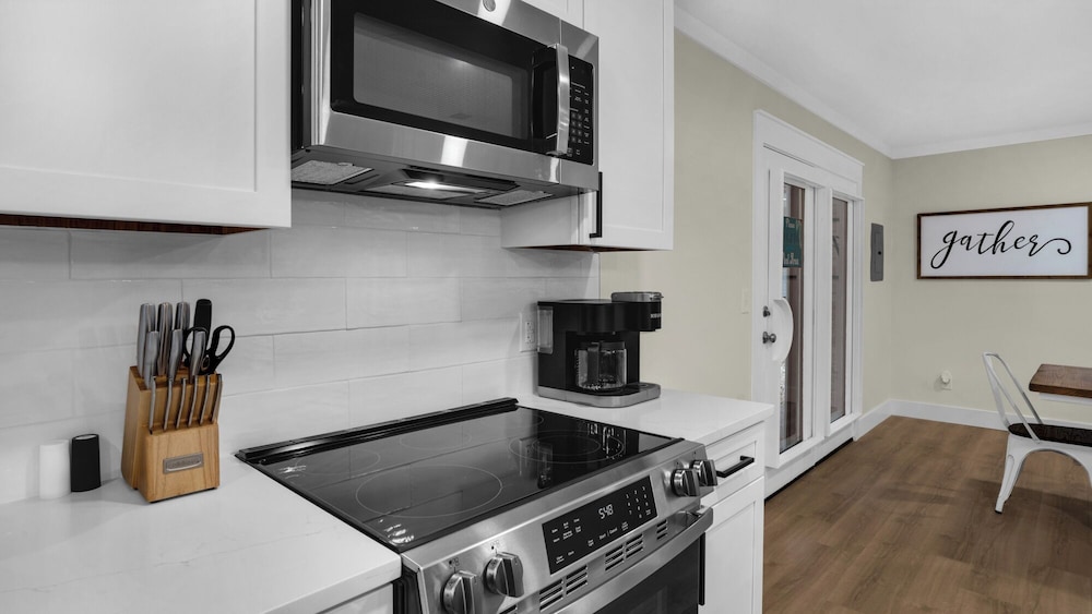 Spacious Retreat w/ Private Pool, Spa, Fireplace + Attraction Tickets!