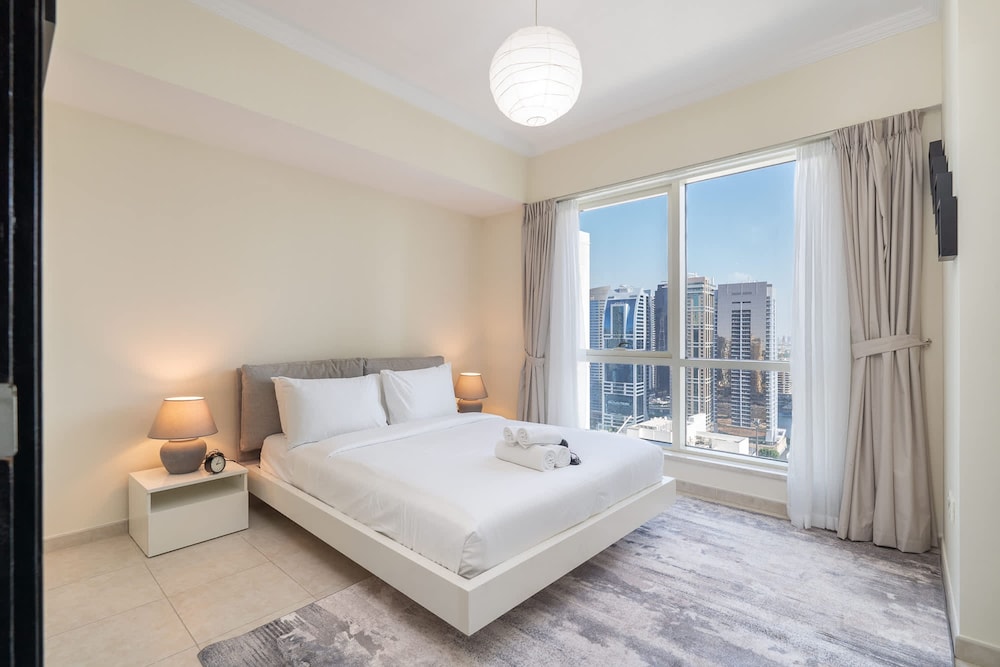Luxury in Dubai Marina s 1 Bed That Sleeps 2