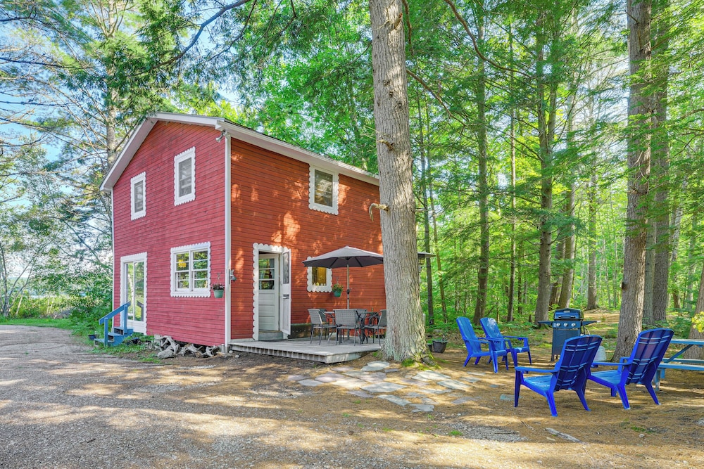 Freeport Vacations - Quiet  Remote Cottage on Panther Pond! - Property Image 1