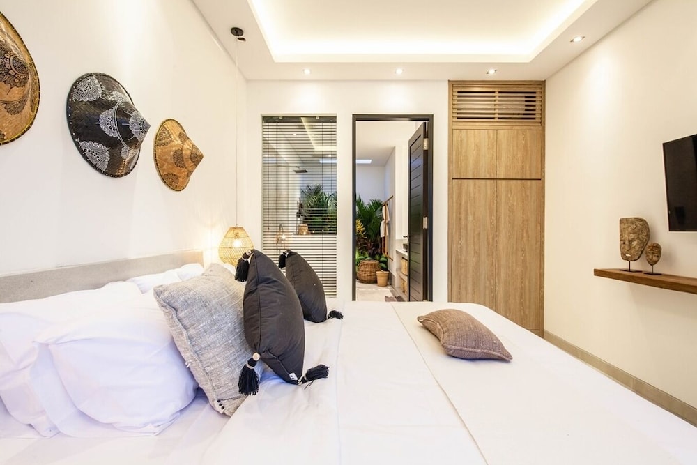 Contemporary 4BR Villa, 400m to Canggu Shore