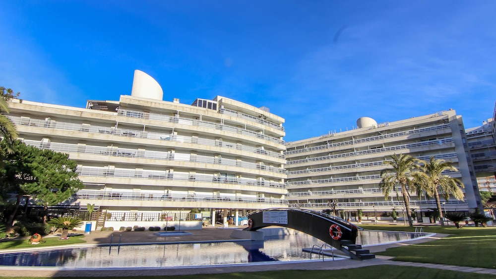 Apartamentos S'abanell Central Park