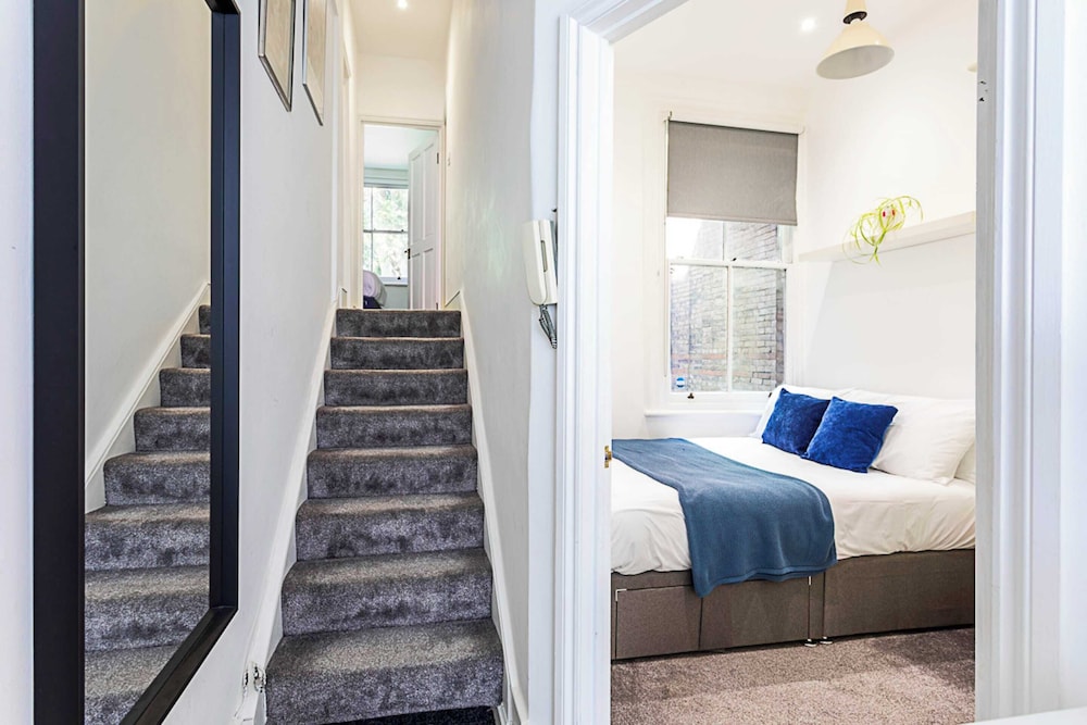 Stylish Hideaway Flat at Milton Park Highgate