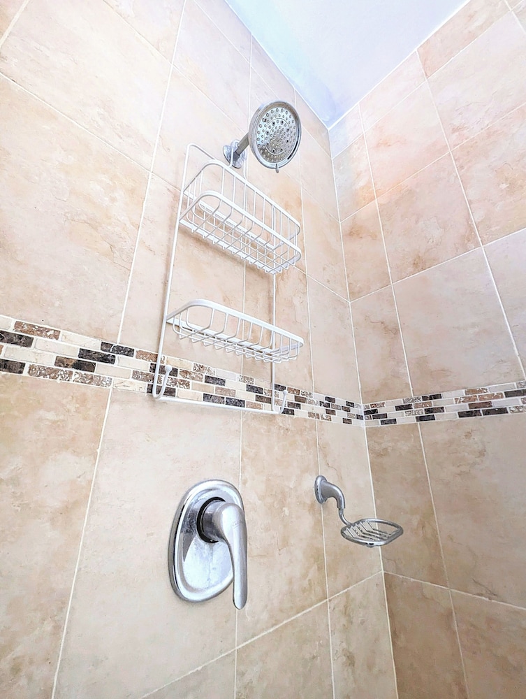 YC 701-C l Apartamento 2BR en av balboa