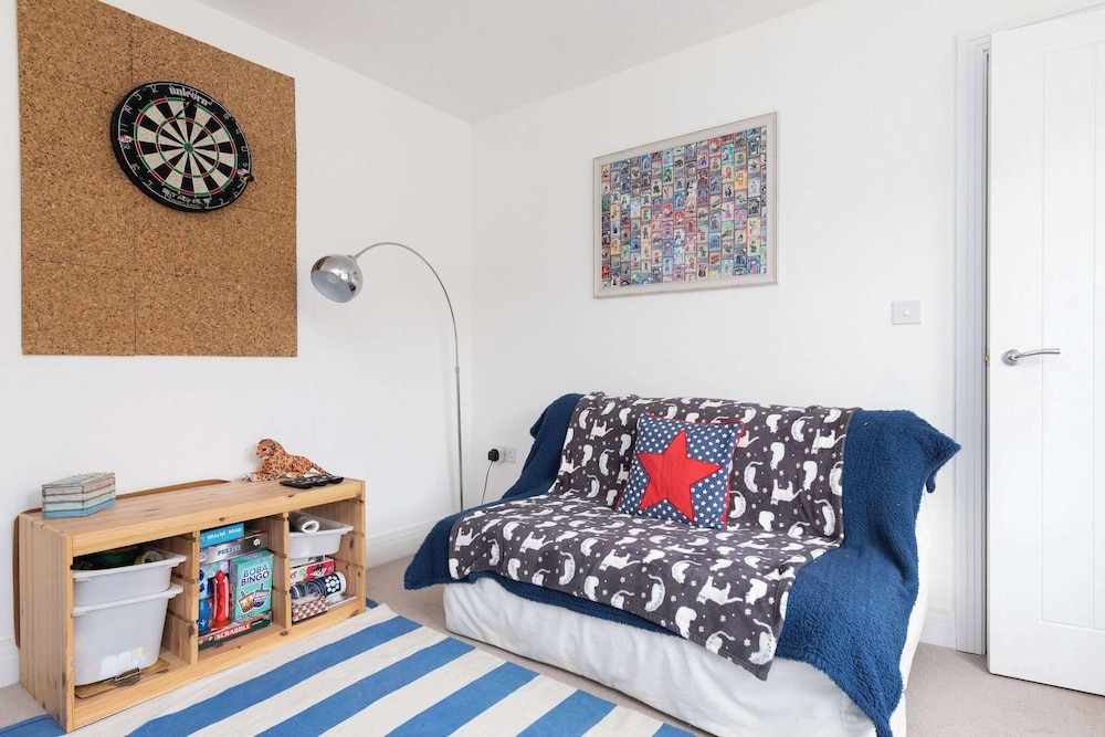 Modern Family Retreat Nr Beaches and Marina