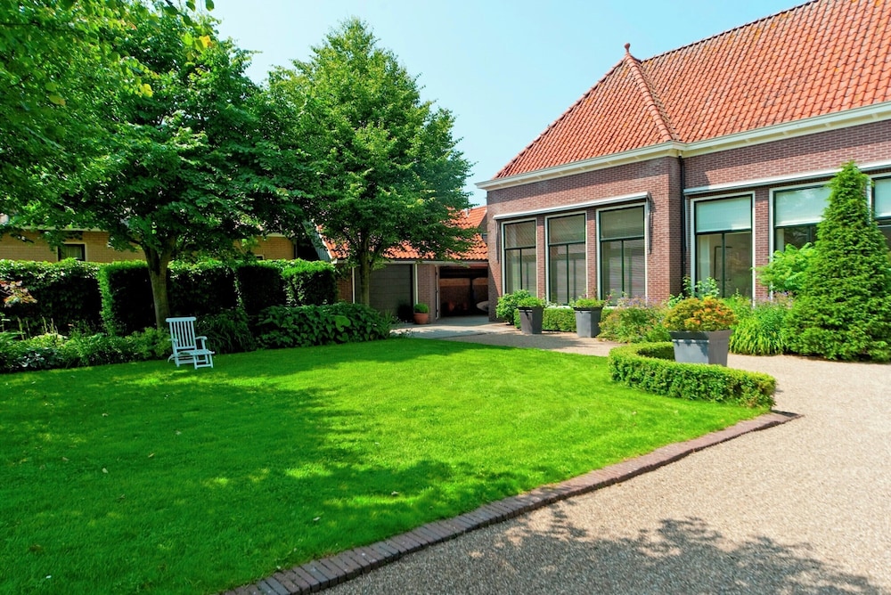 Comfortable Holiday Home in Former School view 5