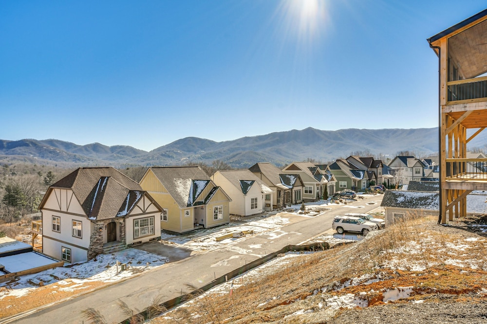 Newly Built Home w/ Mtn Views in Black Mountain!
