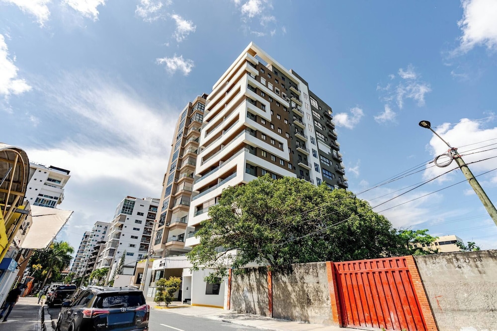 Luxurious Santo Domingo Apartment in Heart of the City, Wifi, Pool, Parking Free