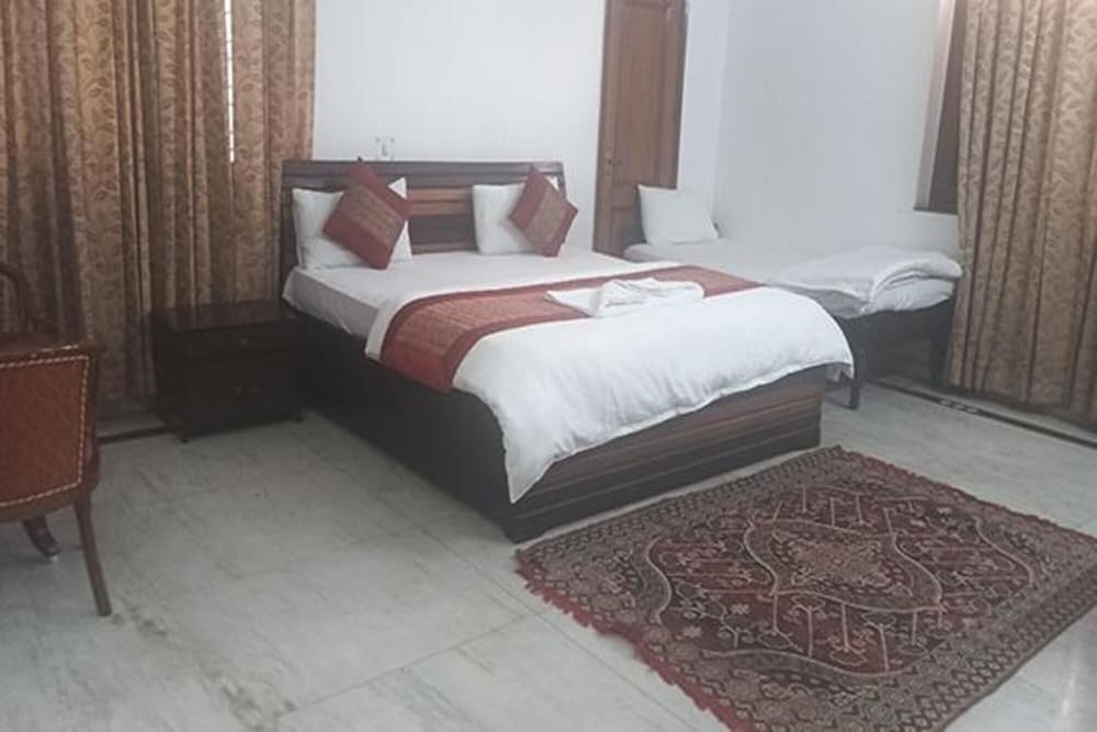 Fabhotel Noida Dreamz